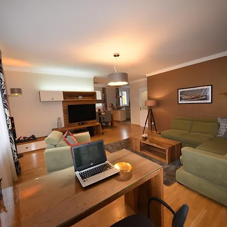 Rosehill Side Apartman *